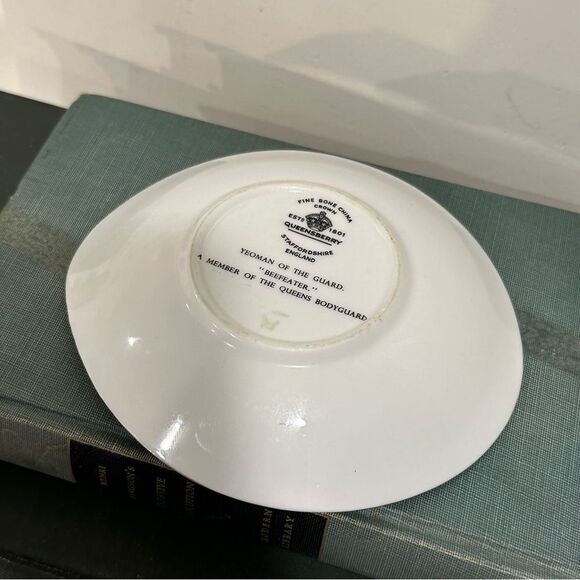 Staffordshire Queensberry fine bone china teardrop kings guard china dish bowl - Picture 7 of 8